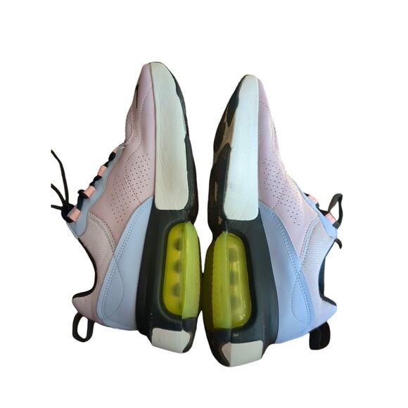 Nike Women’s Air Max Verona Sneakers Plum Chalk Black White Size 8.5 - Picture 5 of 6